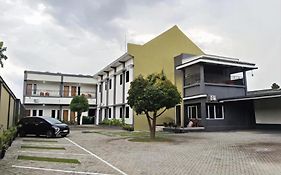 RR -2 Syariah Hotel SLG
